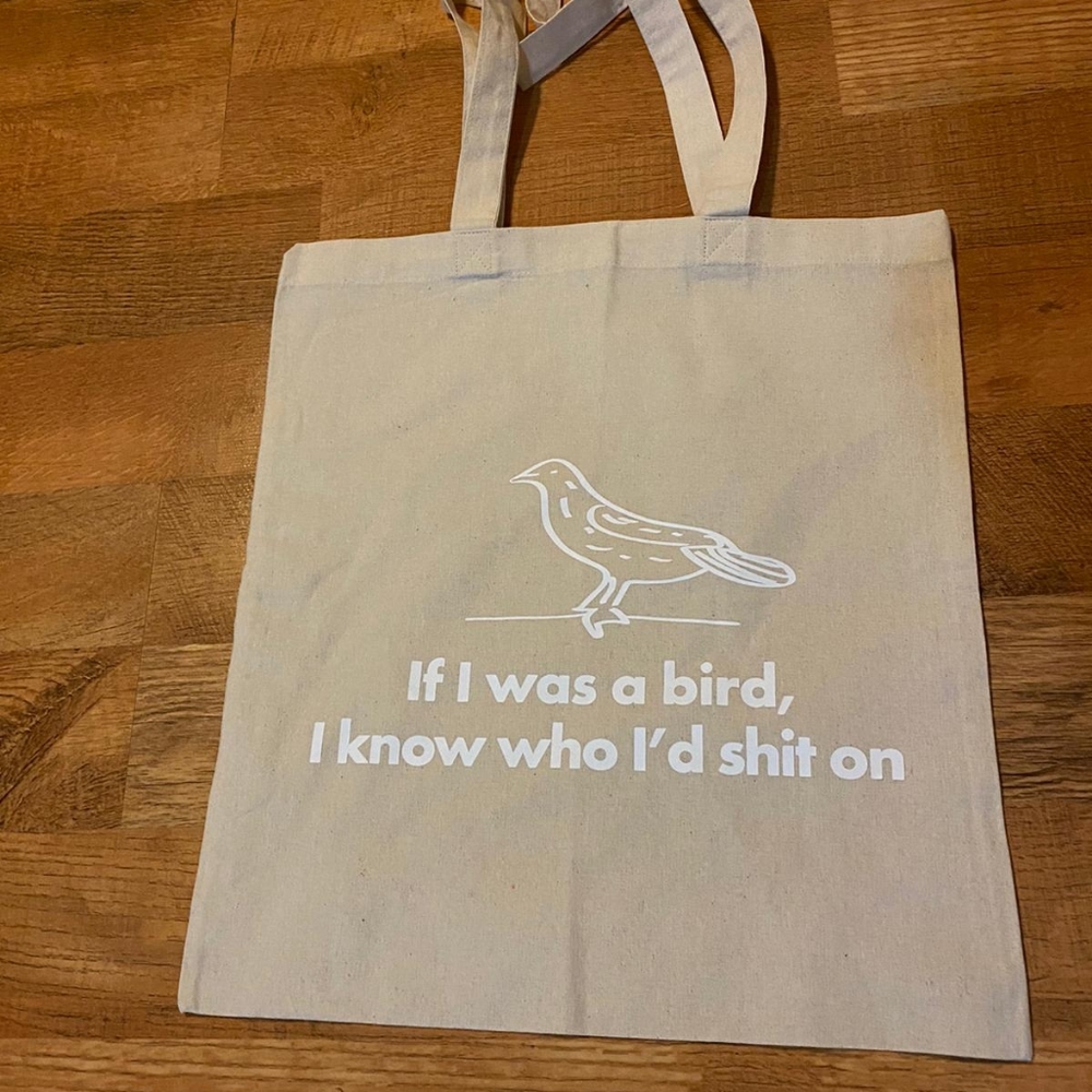 Tote If I was a bird i know who I'd shit on